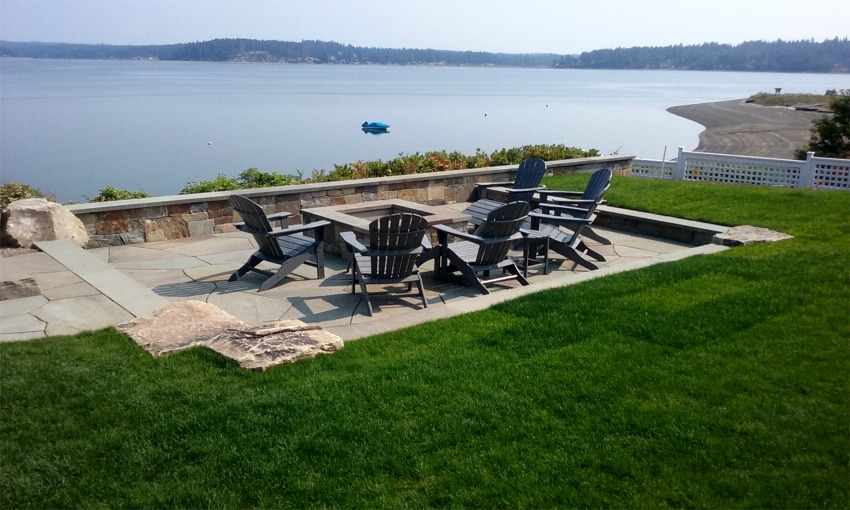 Read more: Flagstone Waterfront Patios & Fire Pit