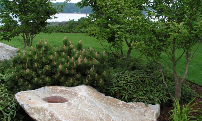 Large Boulder Water Feature