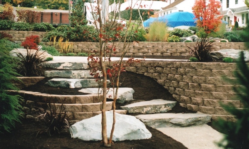 Landscape Block Retaining Wall and Stone Steps