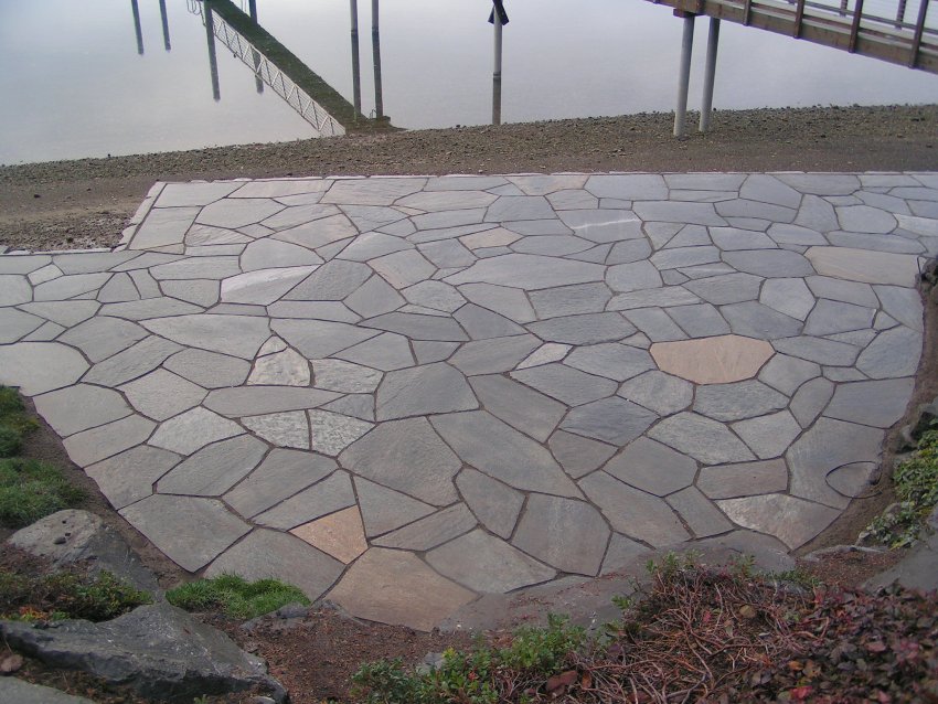 Waterfront Flagstone Patio: Birch Creek Flagstone in Rosedale