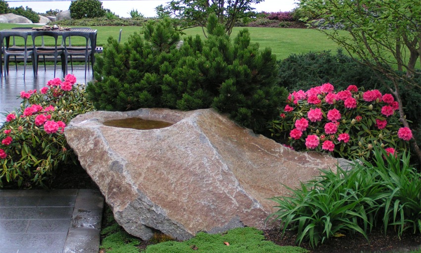 Large Boulder Water Feature