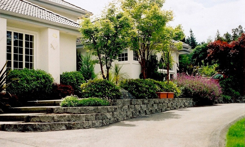 Driveway Retaining Wall - Concrete Landscape Blocks