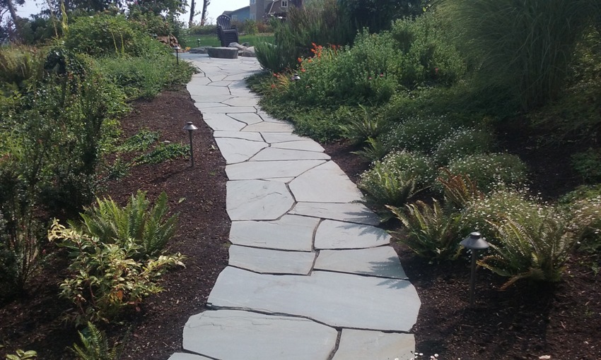 Minter Bay Pennsylvania Bluestone Flagstone Pathway