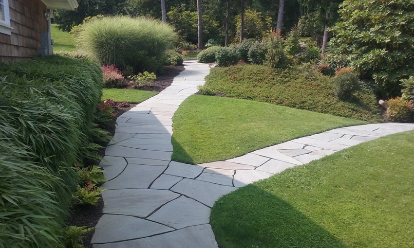 Minter Bay Pennsylvania Bluestone Flagstone Pathway