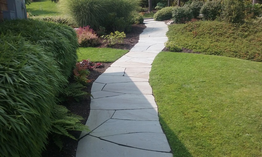 Minter Bay Pennsylvania Bluestone Flagstone Pathway