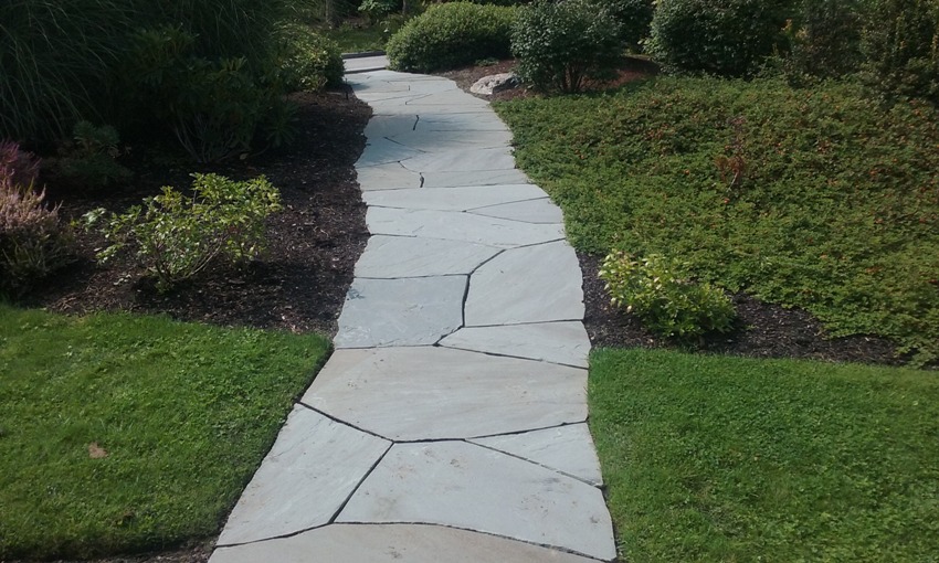 Minter Bay Pennsylvania Bluestone Flagstone Pathway